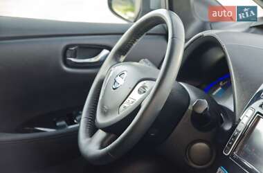 Хэтчбек Nissan Leaf 2017 в 