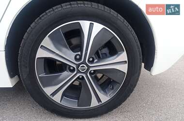 Хетчбек Nissan Leaf 2020 в 