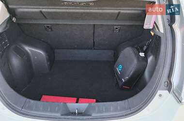 Хетчбек Nissan Leaf 2014 в 