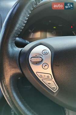 Хетчбек Nissan Leaf 2014 в 