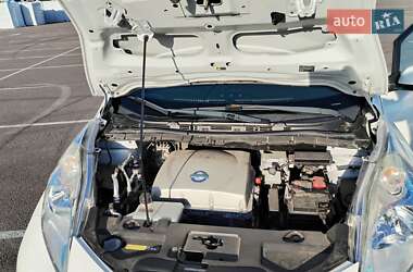 Хетчбек Nissan Leaf 2014 в 