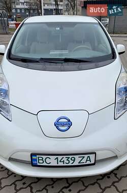 Хэтчбек Nissan Leaf 2012 в 