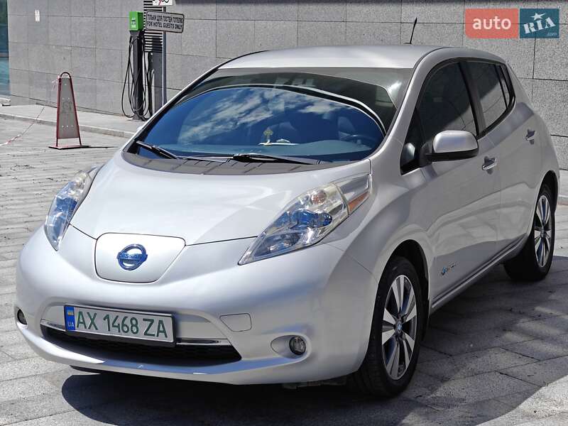 Хетчбек Nissan Leaf 2013 в 
