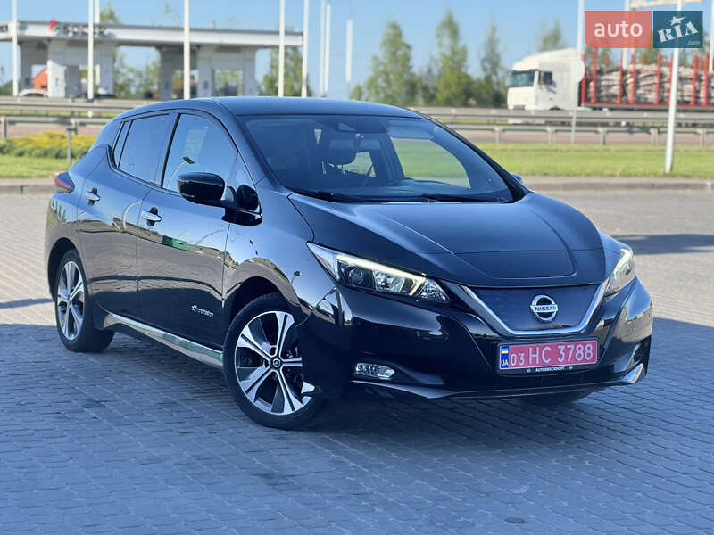 Хэтчбек Nissan Leaf 2018 в 