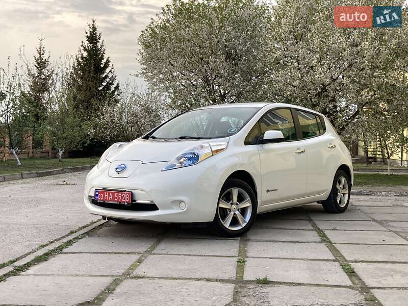 Хэтчбек Nissan Leaf 2014 в 