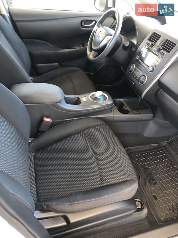 Хэтчбек Nissan Leaf 2015 в Запорожье