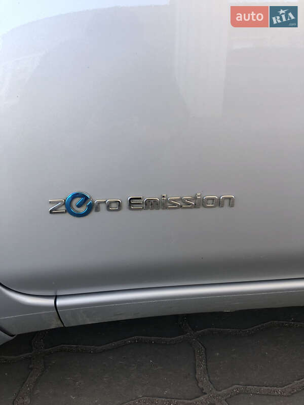 Хэтчбек Nissan Leaf 2015 в Запорожье