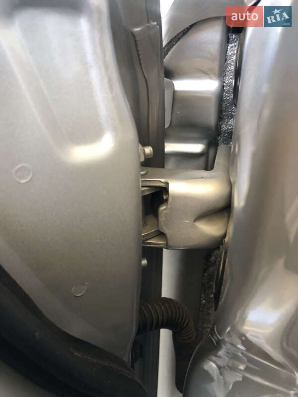 Хэтчбек Nissan Leaf 2015 в Запорожье