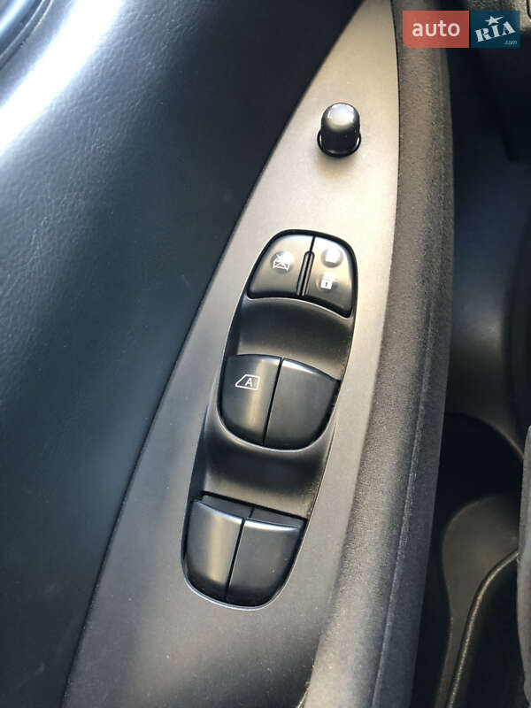 Хэтчбек Nissan Leaf 2015 в Запорожье