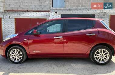 Хэтчбек Nissan Leaf 2015 в 
