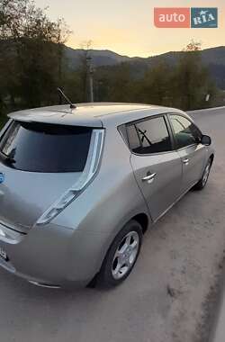 Хэтчбек Nissan Leaf 2013 в 