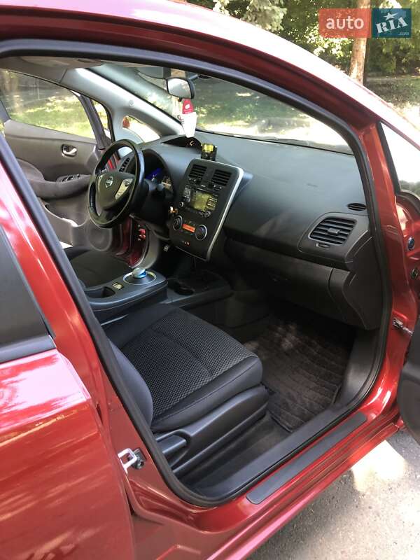 Хэтчбек Nissan Leaf 2014 в Ровно