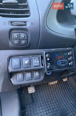 Хетчбек Nissan Leaf 2013 в 