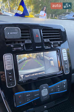 Хетчбек Nissan Leaf 2013 в 