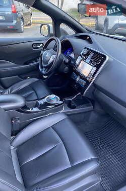 Хетчбек Nissan Leaf 2013 в 