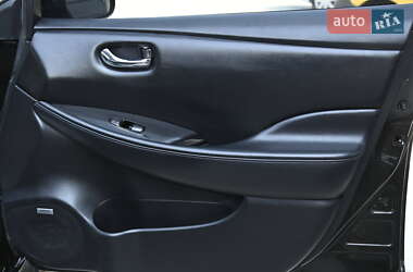 Хэтчбек Nissan Leaf 2016 в 