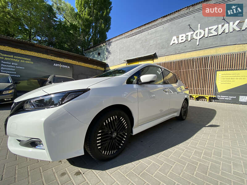 Хетчбек Nissan Leaf 2022 в Києві