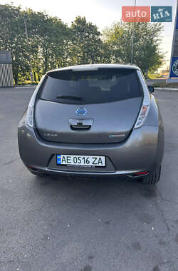 Хетчбек Nissan Leaf 2015 в 