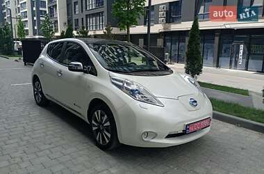 Хэтчбек Nissan Leaf 2013 в 