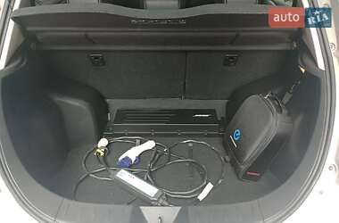 Хэтчбек Nissan Leaf 2013 в 