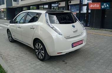 Хэтчбек Nissan Leaf 2013 в 