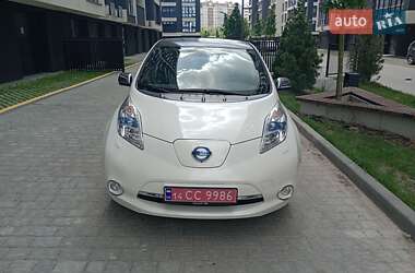 Хэтчбек Nissan Leaf 2013 в 