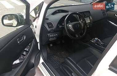 Хэтчбек Nissan Leaf 2013 в 