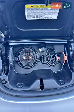 Хэтчбек Nissan Leaf 2014 в 