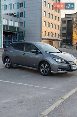 Хэтчбек Nissan Leaf 2019 в 