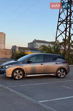 Хэтчбек Nissan Leaf 2019 в 