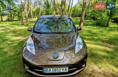 Хэтчбек Nissan Leaf 2016 в Знаменке
