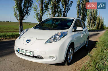Хэтчбек Nissan Leaf 2015 в 