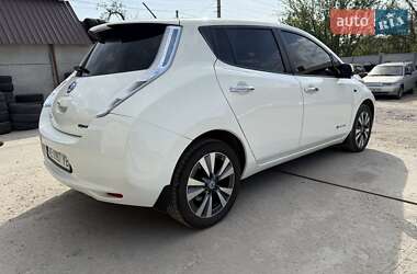 Хэтчбек Nissan Leaf 2014 в 