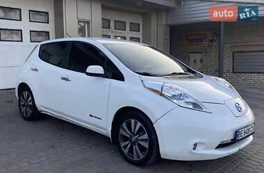 Хэтчбек Nissan Leaf 2015 в 