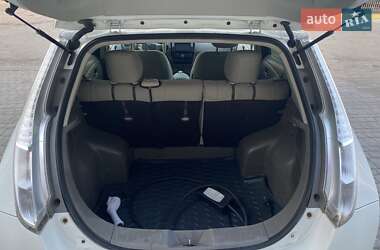 Хэтчбек Nissan Leaf 2015 в 