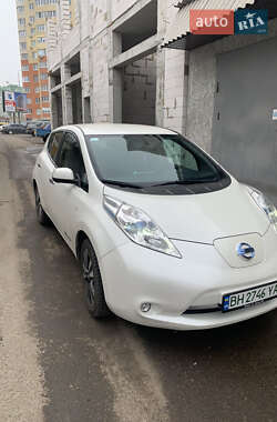 Хэтчбек Nissan Leaf 2015 в 