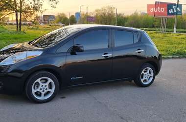 Хэтчбек Nissan Leaf 2013 в 