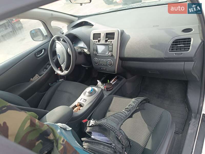 Хетчбек Nissan Leaf 2016 в Кам'янському