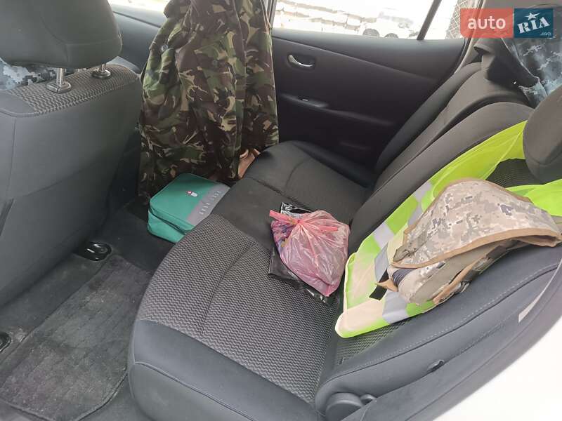 Хетчбек Nissan Leaf 2016 в Кам'янському