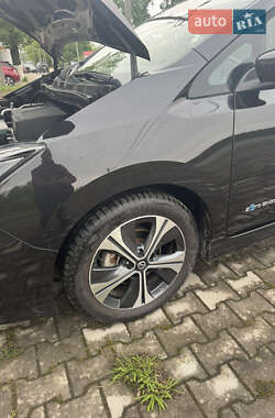 Хэтчбек Nissan Leaf 2019 в 