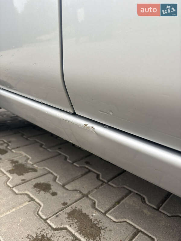 Хетчбек Nissan Leaf 2011 в Львові