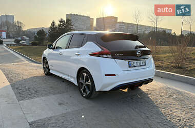 Хэтчбек Nissan Leaf 2018 в 