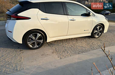 Хэтчбек Nissan Leaf 2018 в 
