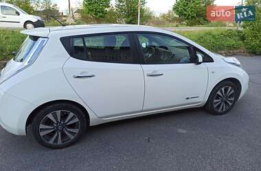 Хетчбек Nissan Leaf 2014 в 