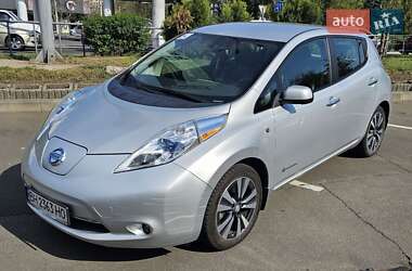 Хэтчбек Nissan Leaf 2015 в 