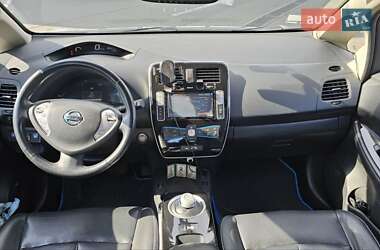 Хэтчбек Nissan Leaf 2015 в 