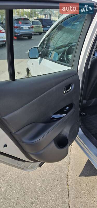 Хетчбек Nissan Leaf 2015 в Одесі
