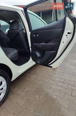 Хэтчбек Nissan Leaf 2017 в 