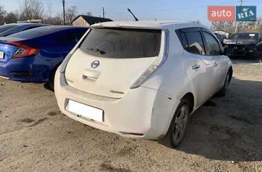 Хэтчбек Nissan Leaf 2013 в 