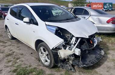 Хэтчбек Nissan Leaf 2013 в 